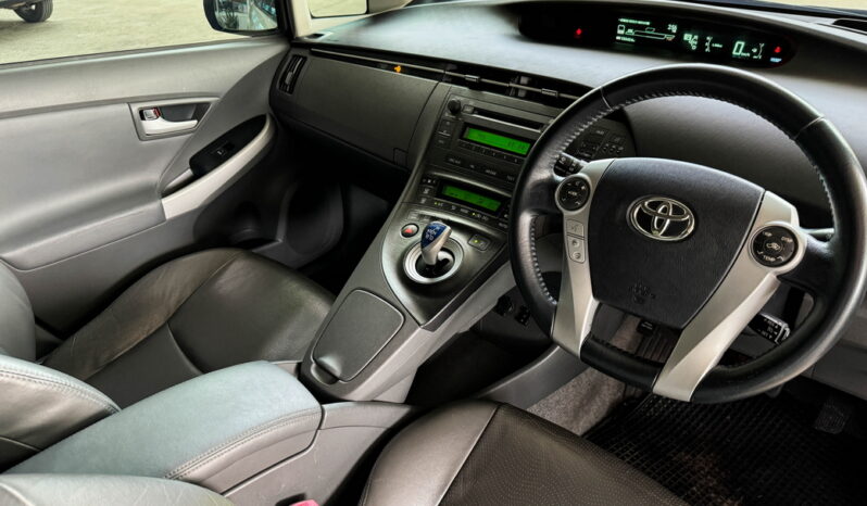 Toyota Prius Hybrid 1.8 ปี 2012 full