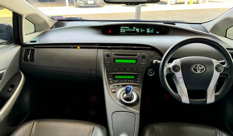 Toyota Prius Hybrid 1.8 ปี 2012 full